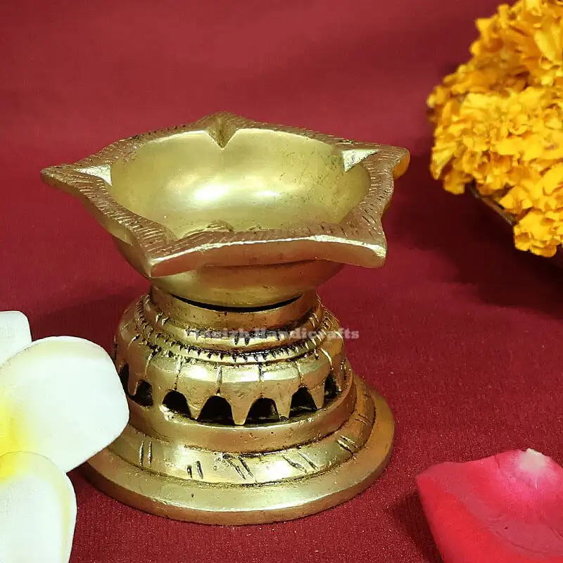 2.5 inches 5 face brass Lamp with base - image 2